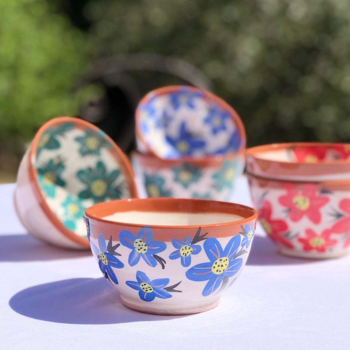 bols à fleur en poterie - Les Poteries de Sylvie céramique artisanale Modifier le texte alternatif
