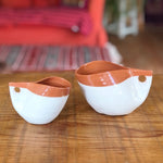 Charger l&#39;image dans la galerie, tasse design blanche en poterie - Les Poteries de Sylvie céramique artisanale
